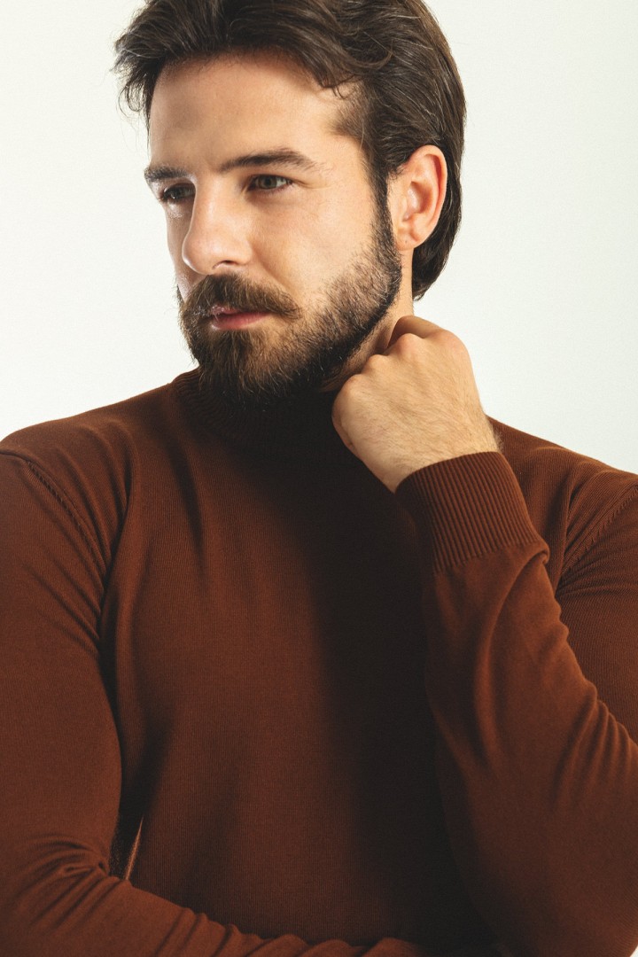 Tile Color Viscose And Elastane Fabric With Mock Turtleneck Detail Casual Men'S Knitwear