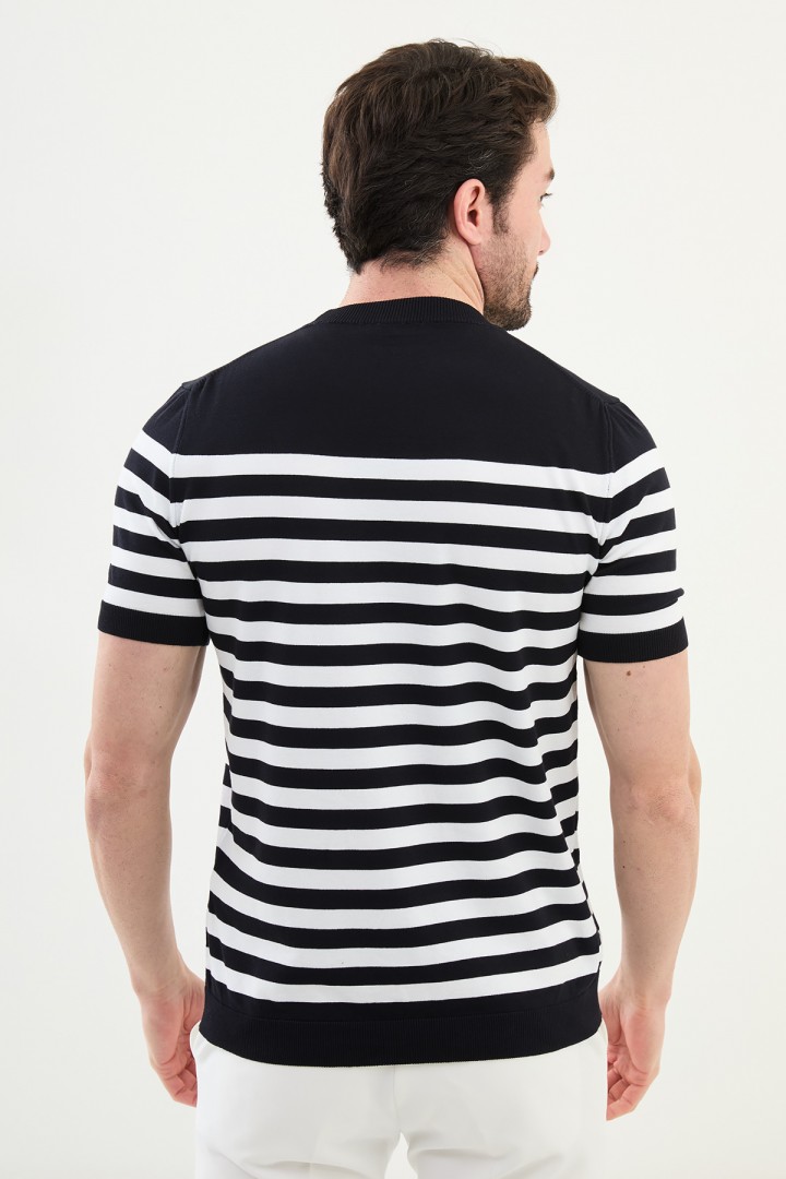 Dark Blue Color Striped Casual Men's Knit T Shirt