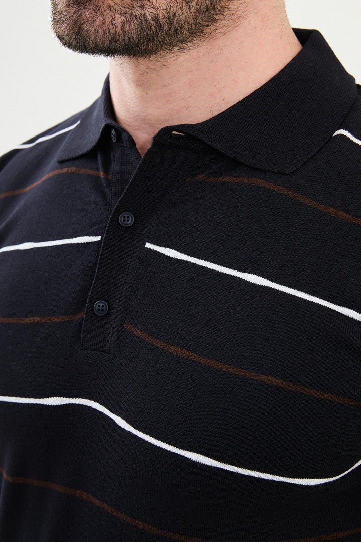 Dark Blue Color Striped Casual Men's Knit T Shirt