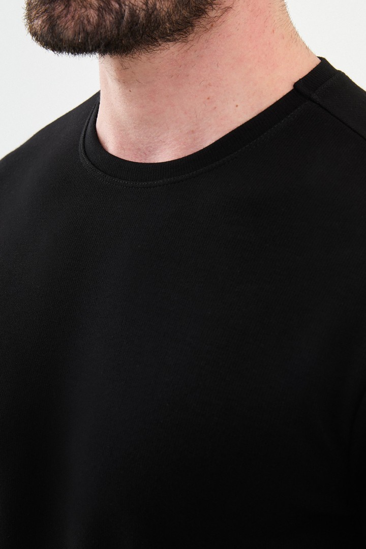 Black Color Casual Crew Neck Men's Sweatshirt